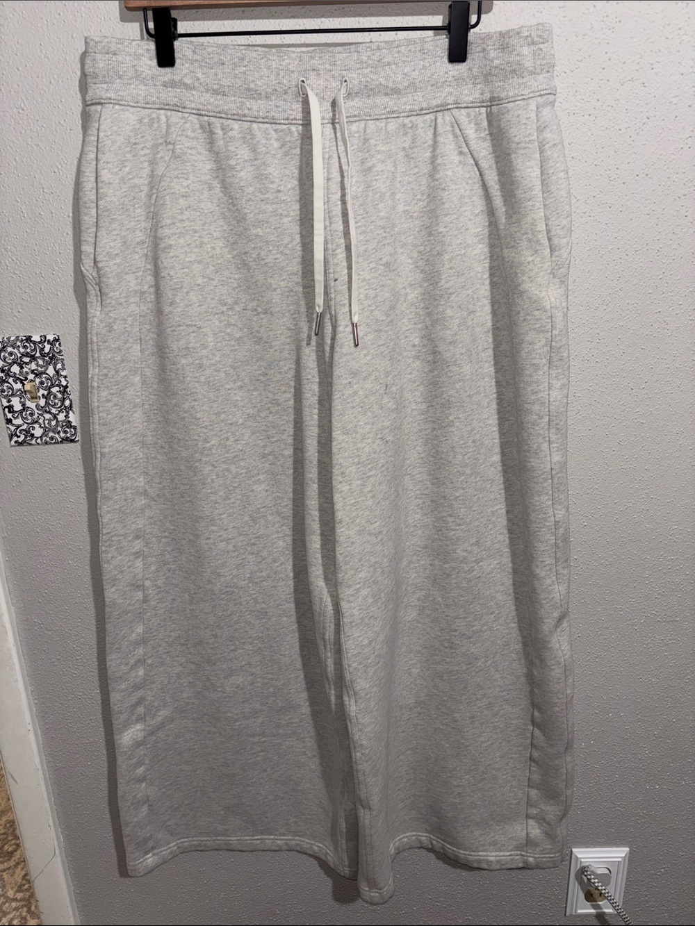 Lululemon Scuba Mid-Rise Wide-Leg Pant (size x-Large)